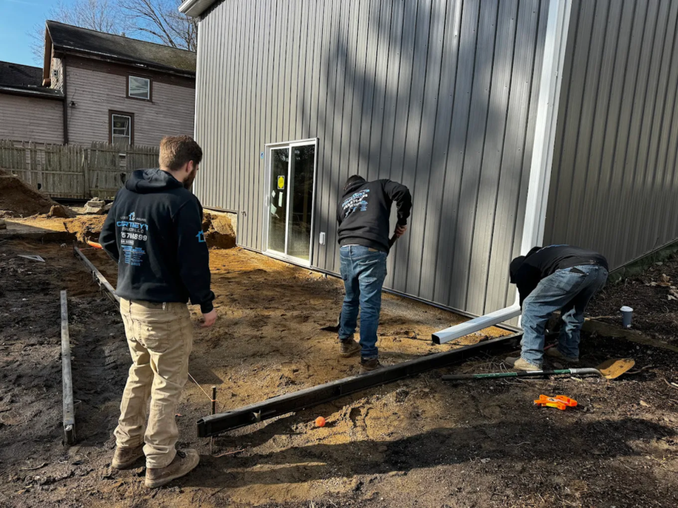 courtneys construction workers